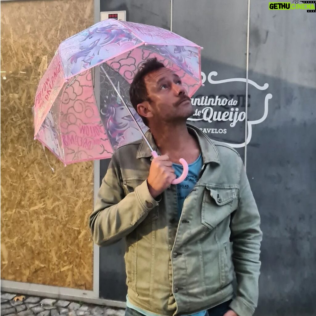 Nuno Pardal Instagram - Está de chuva .🦄 . . 📷 - @rafamiranda15