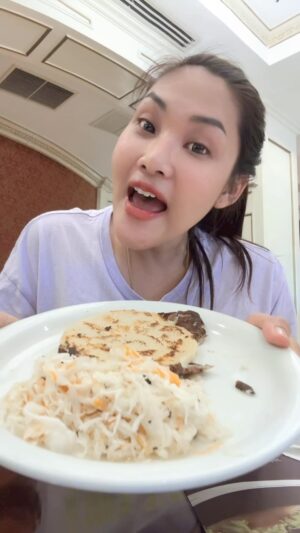 Nuntita Khampiranon Instagram - Hola El Salvador! This is my first time trying pupusas, your most famous food.