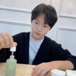 Oh Han-kyul Instagram - #광고 #라뽀엘🌱 . 건조한 겨울철 한결이도 무화과 잎 추출물을 포함한 라뽀엘 화장품으로 촉촉하고 뽀샤시하게 피부 관리해요😍 . < 리프루 무화과 잡티세럼🍋 + 리프루 무화과 시카크림🍋 > . @rappol_korea . #라뽀엘 #rappol #자연그대로의건강함라뽀엘 #라뽀엘제품명 #인천공항면세점입점브랜드 #연구원엄마아빠가만든더마코스메틱 #무화과잎미백효과 #무화과시카크림 #무화과잡티세럼 #오한결 #청소년배우 #뽀샤시피부관리중😍✨