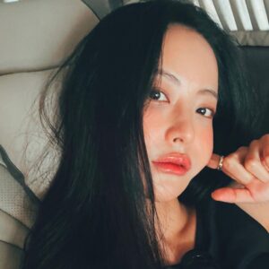 Oh Yeon-seo Instagram - 🖤