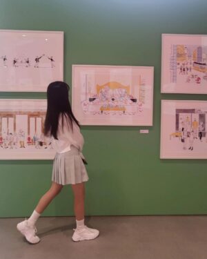 Ok Ye-rin Instagram - .
방학시작 한뒤로 
친구들이랑 집에와서 놀때 아니면 
얼굴보기 매우 힘든 딸
사진으로 보고있네 😂

알차게 계획 짜고
땀뻘뻘 흘리며 뛰어 놀고~
친구가 좋은 나이지
방학동안 좋은추억 많이 만들자 🥰
.
.
.
#여름방학 #전시추천
#이탈리안라이프스타일전
알렉산드로 멘디니, 카밀라 팔시니 등 
세계 거장들의 작업을 만나볼 수 있는곳 
#K현대미술관 #파지티브호텔