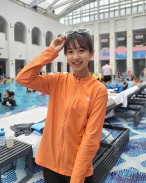 Ok Ye-rin Instagram - #제품협찬

벌써 이렇게 더운데 곧 다가올 
무더위가 걱정이네요;;

물놀이 갈때는 내셔널 제품이 색상도 쨍하고
자외선 차단도 잘되서 잘 챙겨 입고 있어요 ☺️
샌들도 필수~~~~💛🧡

.
.
.
@ng_apparel.kids
#내셔널지오그래픽키즈 #내셔널지오그래픽 #키즈래쉬가드 #여아수영복 #키즈샌들 #주니어신발 #주니어코디 #주니어옷 #키즈코디