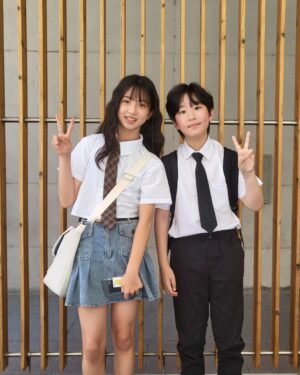 Ok Ye-rin Instagram - .
인형놀이 할수 있는 
딸이 있어서 햄볶 😍

이날의 #출근룩
유찬이 빨리 나아서 
누나랑 놀자 👐
@jinyuchan2012

피카츄 스티커... 킬포 🤦‍♀️

#옥예린
#비율천재 
#인형 #초6