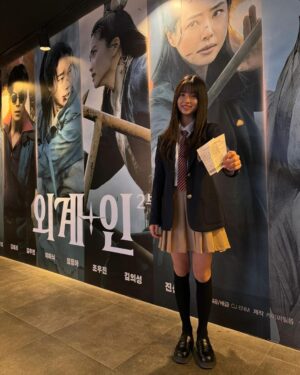 Ok Ye-rin Instagram - #광고 
@cjenmmovie

기다렸던 외계+인 2부
4DXScreen관에서 보고왔어요 😃

화려한 영상미에 스케일이 더 커졌네요
4DX 효과까지 더해지니 완전 신나고 흥미진진!
영화보는 내내 너무 재미있고 신나요 
팝콘 샀다가 하나도 못먹고 나왔어요 ㅎㅎ

좋아하는 배우분들 다 모인데다가❤️
1부의 모든 떡밥 회수에 결말까지 완벽하니
완전 강추합니다! 영화 안보신분 없게 해주세요 🙏🏻
.
.
.
#외계인2부 #외계인 #영화외계인 #절찬상영중 #4DX
#류준열 #김태리 #김우빈 #이하늬 #염정아 #조우진 
#김의성 #진선규