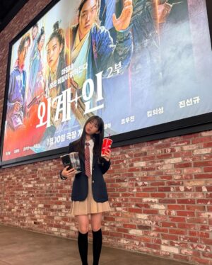 Ok Ye-rin Instagram - #광고 
@cjenmmovie

기다렸던 외계+인 2부
4DXScreen관에서 보고왔어요 😃

화려한 영상미에 스케일이 더 커졌네요
4DX 효과까지 더해지니 완전 신나고 흥미진진!
영화보는 내내 너무 재미있고 신나요 
팝콘 샀다가 하나도 못먹고 나왔어요 ㅎㅎ

좋아하는 배우분들 다 모인데다가❤️
1부의 모든 떡밥 회수에 결말까지 완벽하니
완전 강추합니다! 영화 안보신분 없게 해주세요 🙏🏻
.
.
.
#외계인2부 #외계인 #영화외계인 #절찬상영중 #4DX
#류준열 #김태리 #김우빈 #이하늬 #염정아 #조우진 
#김의성 #진선규