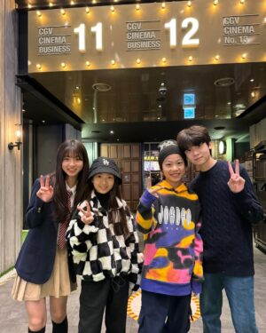 Ok Ye-rin Instagram - #광고 
@cjenmmovie

기다렸던 외계+인 2부
4DXScreen관에서 보고왔어요 😃

화려한 영상미에 스케일이 더 커졌네요
4DX 효과까지 더해지니 완전 신나고 흥미진진!
영화보는 내내 너무 재미있고 신나요 
팝콘 샀다가 하나도 못먹고 나왔어요 ㅎㅎ

좋아하는 배우분들 다 모인데다가❤️
1부의 모든 떡밥 회수에 결말까지 완벽하니
완전 강추합니다! 영화 안보신분 없게 해주세요 🙏🏻
.
.
.
#외계인2부 #외계인 #영화외계인 #절찬상영중 #4DX
#류준열 #김태리 #김우빈 #이하늬 #염정아 #조우진 
#김의성 #진선규