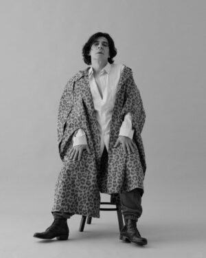 Okan Bayülgen Instagram - "Show business dediğimiz zaman, yani 'show' ve 'business' yan yana geldiğinde, işin içinde para varmış ve biz de sürekli “partiliyormuşuz” gibi görünüyor. Halbuki bu 'show business', yani özünde bir iş." 
@okanbayulgen

Okan Bayülgen ile gerçekleştirdiğimiz röportaj ve çekim için profildeki linke tıklayın.

#MagnetQuarterly #MQDE #MQ8Loading

Genel Yayın Yönetmeni/Editor in Chief: @iremsent & @selimcancelik
Dijital İçerikler Direktörü/Digital Content Director: @gokinunal
İçerik Editörü/Content Editor: @goze_arslan
Sosyal Medya Editörü/Social Media Editor: @sinemmdurmazzz
Fotoğraf/Photography: @zeynep_ozkanca
Fotoğraf Asistanı/Photography Assistant: @semih.sunmaz @digioneplus
Styling: @melisaacomert
Styling Asistanları/Styling Assistants: @zzeynepmeral @zehragulcee
Saç&Makyaj/Hair&Makeup: @onurbayramofficial
Prodüksiyon/Production: @mugesarioglu

@ozgurcakit’a sonsuz teşekkürler.