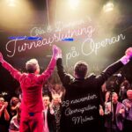 Ola Salo Instagram - Japp, efter 70 spelningar detta år är det dags för ”The Last Kuplett”. Vi gör en extrainsatt spelning på Malmö Operagrill och firar av att vår Nils Holgerssonskt underbara resa genom Sverige nått sin ände. Endast ett fåtal biljetter kommer släppas. Skaffa biljett innan de försvinner via länken i bion!