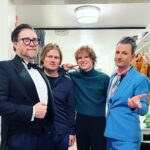 Ola Salo Instagram - Ännu en gemytlig Göteborgshelg till ända med två grandiosa föreställningar på Kajskjul 8. Den stora höjdpunkten denna gång var legendariska gästspel från @henningmusik som framförde en låt från sin kommande skiva och @linnea.feline som förvandlade ”Uriel” till ett impressionistiskt konstverk! Lyxigt värre med så begåvade gäster!