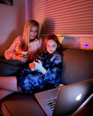 Olive Elise Abercrombie Instagram - Nicest cast/crew award 🏆 @theotherzoeymovie Thank you so much for having me, I had the best time on this movie and learned a ton.  Thank you Andie/Patrick for being the best screen parents and THANK YOU big bro Drew for always goofing around with me and introducing me to Kubo and the Two Strings, it has been one of my favorites ever since. 
#theotherzoey