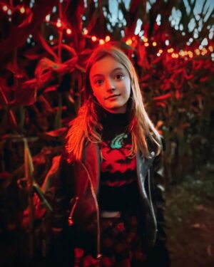 Olive Elise Abercrombie Instagram - Stretchy face pumpkin sweater bringing extra horror to the haunted corn maze this year. 🎃 🔪