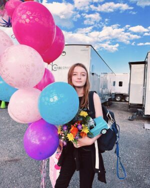 Olive Elise Abercrombie Instagram - 🎈12🎈 
Thanks to everyone on set for making it such a special day! 

Ps - 2 years ago Olive was turning 10 on her last day shooting Outer Range season 1 (swipe for sad split screen 😭)