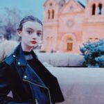 Olive Elise Abercrombie Instagram - Just hangin’ around bein’ a bird whisperer (as usual) 🦅 Santa Fe, New Mexico