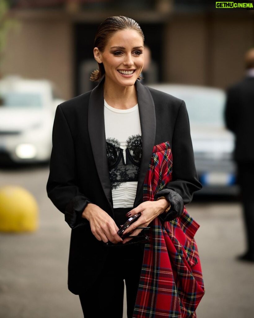 Olivia Palermo Instagram - Stepping into @MilanFashionWeek 💁🏼‍♀️🇮🇹💥💃🏻💕 happy to be back! 💇🏼‍♀️ @niky_epi 💄 @chykapuka 👗 @antoniomarrasofficial and @jonathansimkhai @simkhai @favorite.daughter 👠 @giuseppezanotti Milan, Italy