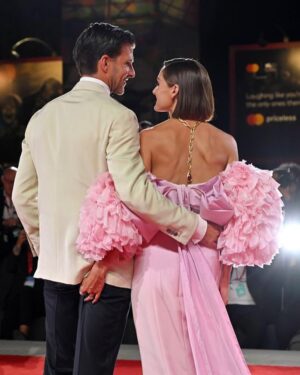 Olivia Palermo Instagram - The 80th Venice International Film Festival! 🎞️🎀🤵🏻 Thank you @campariusa for having Johannes and I as your guests 💕 

👗: @tamararalph 
💎: @marco_bicego 
💄: @sam_tsan for @charlottetilbury 
💇🏼‍♀️: @philippverheyen