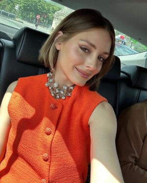 Olivia Palermo Instagram - Back in Paris in full swing and Giamba and Glam 🥰💗 j’adore 💫✨☀️