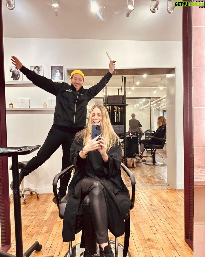 Olivia Palermo Instagram - 🤗💇‍♀️Jumping into the New Year @kennaland_brooklyn @kenna_hair_ KennaLand