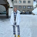 Olivia Palermo Instagram – Perfect weather 🥶 to wear my winter white @moorer_official Dorotea coat while on the mountain in St. Moritz ❄️☃️ #ad #MooRER Sankt Moritz
