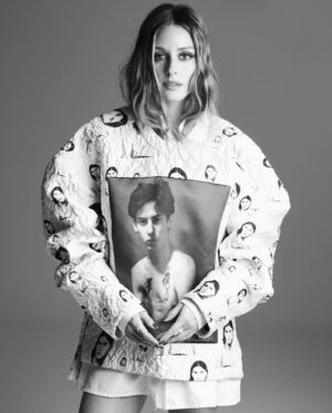 Olivia Palermo Instagram - First editorial of the new year!  @thatsfabofficial 🎉  Swipe 👉 to see some of my favorite shots from the spread. On Italian newsstands now 📰

📕: @sonolucadini @vcassieri 
📷: @alangelati 
👗: @chloebeeneystyling 
💇🏼‍♀️: @lisetgarza
💄: @nadinebauer 
🎬: @wibmilano