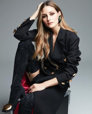 Olivia Palermo Instagram - First editorial of the new year!  @thatsfabofficial 🎉  Swipe 👉 to see some of my favorite shots from the spread. On Italian newsstands now 📰

📕: @sonolucadini @vcassieri 
📷: @alangelati 
👗: @chloebeeneystyling 
💇🏼‍♀️: @lisetgarza
💄: @nadinebauer 
🎬: @wibmilano