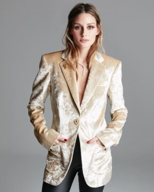 Olivia Palermo Instagram - First editorial of the new year!  @thatsfabofficial 🎉  Swipe 👉 to see some of my favorite shots from the spread. On Italian newsstands now 📰

📕: @sonolucadini @vcassieri 
📷: @alangelati 
👗: @chloebeeneystyling 
💇🏼‍♀️: @lisetgarza
💄: @nadinebauer 
🎬: @wibmilano