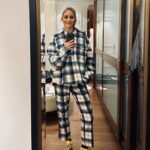 Olivia Palermo Instagram – In residence 🤗😉💗 @suvrettahouse 🎄🌲🏢🌨️🌄🎉☃️❄️ Hotel Suvretta House