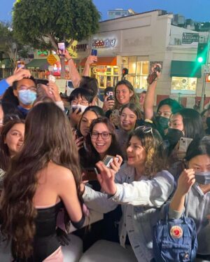 Olivia Rodrigo Instagram - driving home 2 u premiere last night!!!!!! it’s out now on @disneyplus !!!! love u guys so much💓💓💓💓