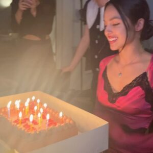 Olivia Rodrigo Instagram - thank u for all the birthday luv! i am now 19!!!!!!! 💕💕💕💕💕