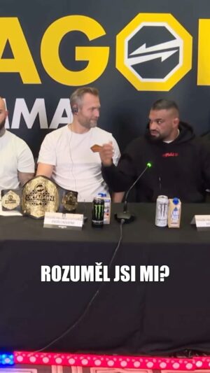 Ondřej Novotný Instagram - “DRŽ HUBU VO*E!” 🤬 Kdo bude NOVÝ CHAMP? 🏆

TITUL těžké váhy na #OKTAGON49 už v SOBOTU! ⏰ Sleduj 🇩🇪MOEIL vs. TODEV🇧🇬 na OKTAGON.tv a 6️⃣ hodin napínavých zápasů! 🍿🟡