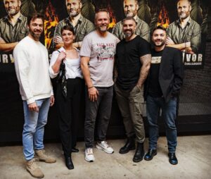 Ondřej Novotný Instagram - SURVIVOR🔥
Hodne emoci na tehle fotce a hodne vzpominek.
2 vitezove, 2 silne osobnosti, ktere nas hodne bavily!

No a za chvili vybehme pro dalsi pribehy, zabavu i Viteze… 

#itscomming #survivor
#fightlifepokracuje