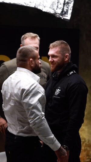Ondřej Novotný Instagram - JE TO TADY! 🚨 Skoro 6️⃣ let čekání a NEPŘÁTELSTVÍ. 🤬 Kdo vyhraje zápas 🇨🇿VÉMOLA vs. PIRÁT? 🇸🇰

Kup si PPV a přenes se do první řady. Zažiješ adrenalinový večer plný napětí a všechny zápasy v HD kvalitě. Vémola, Pirát, Čepo a další. Už v pátek od 18:00 na oktagon.tv.
