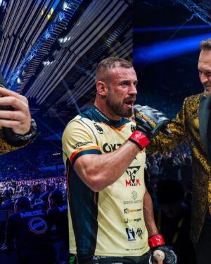 Ondřej Novotný Instagram - OKTAGON50 🤩🔥

Jaky zapas ci moment se Vam nejvic libil?
#fightlifepokracuje