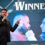 Ondřej Novotný Instagram - OKTAGON AWARDS 🔥 Neskutecny vecer a pocit z dalsiho vyrocniho vecera celeho #oktagontymu Je to jedno velke stesti byt obklopen lidmi se stejnou vizi a cily, kteri jsou zapaleni pro to co delaji. A kdyz pak dorazi i nejen Ostravske legendy, tak se radost nasobi 🙏 Specialni dik Jarkovi za zazitek v podobe koncertu na miru, Marovi @jankul18 za ucast, pokec a predani cen a memu partakovi @pavolneruda za to co spolu zazivame✊🤩 Kez by tam tak mohli byt nasi fanousci s nami. Snad priste✌️ ale uz v patek a v sobotu spolu na #OKTAGON50 👌 Krasne misto @brickhousedov a vyborna prace tymu @michal.pavel #happykiddo