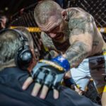 Ondřej Novotný Instagram - Extremne silne momenty na OKTAGON51 @pirat_kristofic Pirata mam rad a mel jsem ho rad i na zacatku kariery. Prosel jsem ji s nim vlastne celou. Na zacatku jsem ho mozna i trochu tlacil proti vsem. Kdyz jsem mu volal jestli pujde s Karlosem. Zajimala me vlastne jen jedna vec. Jestli tam jde vyhrat a bude pripraveny. Nas kratky rozhovor me utvrdil, ze ano. Vedel to i Karlos a byl rad, ze proti sobe bude mit 100% pripravene soupere. Nekteri nam trem neverili. Chapu to.. Ale chtel bych fanouskum i obcasnym hejtrum a nebo. Ahodnym kolejdoucim, kterych je po tomto zapase miliony, protoze tak moc ma ten zapas videni… rict. Ze mma neni jako tenis. Kde prohrajte 0:6 prvni set a jeste to nemusi byt ostuda a da se vyhrat. Ze to neni forbal, nebo hokej, kde se da otocit stav 0:3 Ale ze rozhoduje spatny kryt a nebo skvely uder soupere a cas casto kratsi nez desetina vteriny a vsexhno je pryc.. Uz neni zadne ale. Uz neni dalsi sance. Uz se neda nic napravit. Uz se to neda vratit. Uz se to NIKDY neda zmenit a vyhrat. Pirat odvedl skvelou praci a jsem za nej strasne rad. Za roky vyspel jako bojovnik a jeste vice jako clovek. Jako tata! Stejne jako jsem, ale rad pro nej, mam velke mrzeni pro Karlose. Jedine co mi dela radost je jeho vyjadreni den pote a nase spolecna konverzace. Ukazal, ze je sampion ve vyhre i tezke porazce. Porad v sobe ma 🔥 Porad vi co chce a take presne vi, co nechce. A porad se muzeme tesit, ze ten ohen uvidime plapolat a horet v zapase! Klobouk dolu panove. Mozna jste nakonec vyhrali oba. Tesim se, az vas zase uvidim 🔥✊ #fightlifepokracuje @oktagonmma O2 arena