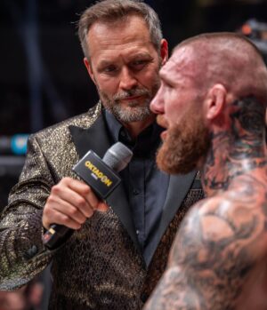 Ondřej Novotný Instagram - Extremne silne momenty na OKTAGON51

@pirat_kristofic 
Pirata mam rad a mel jsem ho rad i na zacatku kariery.  Prosel  jsem ji s nim vlastne celou. Na zacatku jsem ho mozna i trochu tlacil proti vsem.

Kdyz jsem mu volal jestli pujde s Karlosem. Zajimala me vlastne jen jedna vec. Jestli tam jde vyhrat a bude pripraveny.
Nas kratky rozhovor me utvrdil, ze ano.

Vedel to i Karlos a byl rad, ze proti sobe bude mit 100% pripravene soupere.

Nekteri nam trem neverili.
Chapu to..
Ale chtel bych fanouskum i obcasnym hejtrum a nebo. Ahodnym kolejdoucim, kterych je po tomto zapase miliony, protoze tak moc ma ten zapas videni… rict.

Ze mma neni jako tenis. Kde prohrajte 0:6 prvni set a jeste to nemusi byt ostuda a da se vyhrat.
Ze to neni forbal, nebo hokej, kde se da otocit stav 0:3

Ale ze rozhoduje spatny kryt a nebo skvely uder soupere a cas casto kratsi nez desetina vteriny a vsexhno je pryc..

Uz neni zadne ale. Uz neni dalsi sance. Uz se neda nic napravit. Uz se to neda vratit. Uz se to NIKDY neda zmenit a vyhrat.

Pirat odvedl skvelou praci a jsem za nej strasne rad. Za roky vyspel jako bojovnik a jeste vice jako clovek. Jako tata!
Stejne jako jsem, ale rad pro nej, mam velke mrzeni pro Karlose.

Jedine co mi dela radost je jeho vyjadreni den pote a nase spolecna konverzace. 
Ukazal, ze je sampion ve vyhre i tezke porazce. Porad v sobe ma 🔥
Porad vi co chce a take presne vi, co nechce. A porad se muzeme tesit, ze ten ohen uvidime plapolat a horet v zapase!

 Klobouk dolu panove. Mozna jste nakonec vyhrali oba. Tesim se, az vas zase uvidim 🔥✊

#fightlifepokracuje 
@oktagonmma