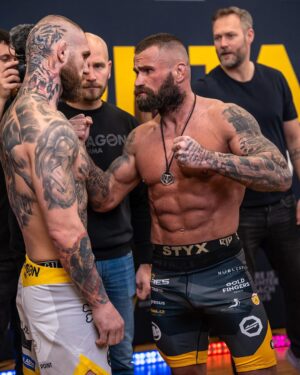 Ondřej Novotný Instagram - Tak se na to pojdme podivat…
1. spokojeni promoteri
2. rivalove v poslednim tangu
3. Nejdrazsi zapas ever o 430.000eur
4. Kdo bude 👑
5. Docka se tata Michailidis uspechu sveho syna?
6. Ktera se pokusi sesadit 👑
7. Nervozita a agrese
8. Nejsledovanejsi nastupovka ever 8mil +
9. Porazi David Goliase
10. Uhrane Surdu 🇮🇹 sampiona