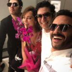 Onur Dilber Instagram - #JOSEPHK Dün akşam sezonu kapattık😎💐 İki sezon boyunca biletleri erkenden tüketip salonu dolduran seyircimize, birlikte oynamaktan çok keyif aldığım, çok sevdiğim oyun arkadaşlarıma ve tüm @istanbuldasdas ailesine teşekkürler🌼 Yeni sezonda görüşmek üzere😎 DasDas