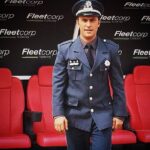 Onur Dilber Instagram - Herhalde hiç bitmeyecek dediğimiz ‘seksenler’ de bitti. 10 yıl, dile kolay! İyisiyle kötüsüyle çok fazla anı biriktirdim bu uzun yolculukta. Neyse ki hayırlısı ile bitti sonunda:) Bu yolculukta kaybettiğimiz büyüklerimize rahmet diliyorum. Yapımcımız @birolguvenmint ‘e, senaristlerimize, efsaneler arasında yerini alacak bu güzel dizide emeği olan tüm çalışma arkadaşlarıma teşekkürlerimi sunuyorum. Hepiniz iyi ki varsınız. Ve bizi yalnız bırakmayan bizimle yıllarca gönül bağı kurmuş olan seyircimize gönülden teşekkür ediyorum, iyi ki varsınız. #seksenler #veda