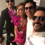 Onur Dilber Instagram - #JOSEPHK Dün akşam sezonu kapattık😎💐 İki sezon boyunca biletleri erkenden tüketip salonu dolduran seyircimize, birlikte oynamaktan çok keyif aldığım, çok sevdiğim oyun arkadaşlarıma ve tüm @istanbuldasdas ailesine teşekkürler🌼 Yeni sezonda görüşmek üzere😎 DasDas