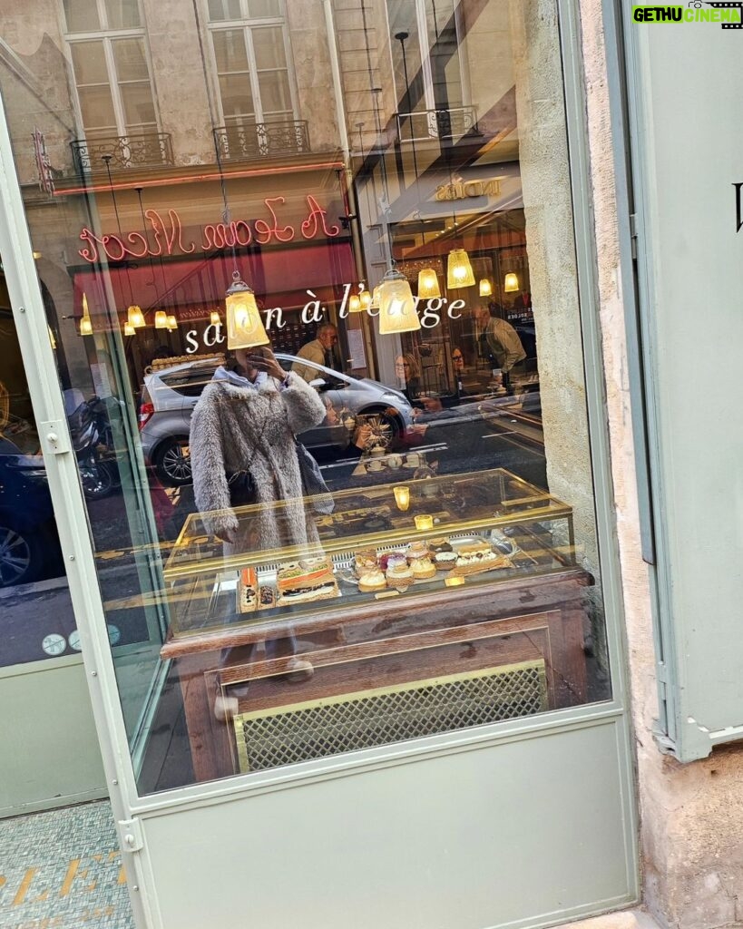 Oranicha Krinchai Instagram - So glad to be backkk🥐 Paris, France