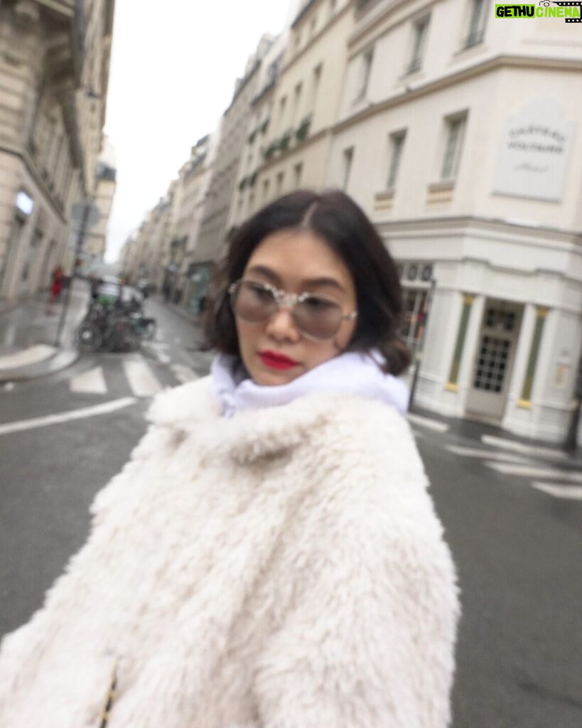 Oranicha Krinchai Instagram - Bonjourrr @chanelofficial 🌟 #CHANELEyewear #CHANELCruise Paris, France