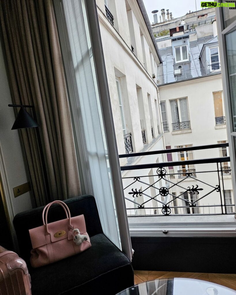 Oranicha Krinchai Instagram - So glad to be backkk🥐 Paris, France