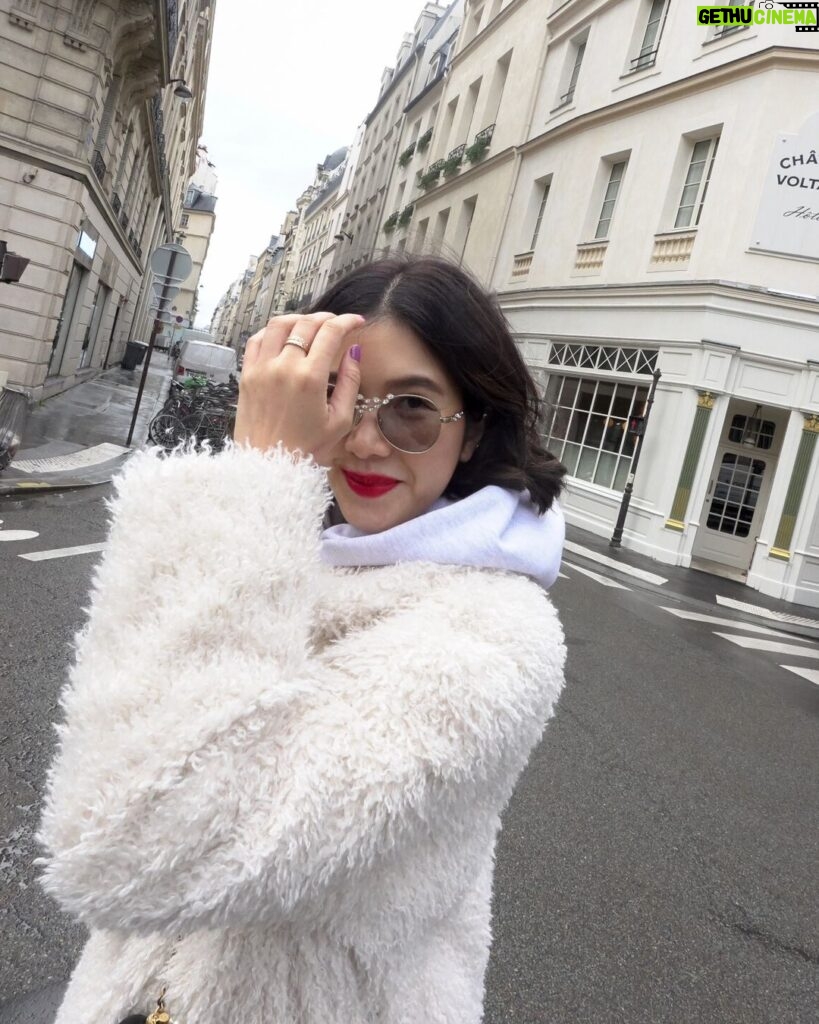 Oranicha Krinchai Instagram - Bonjourrr @chanelofficial 🌟 #CHANELEyewear #CHANELCruise Paris, France