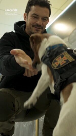 Orlando Bloom Instagram - Last week I had the honour of meeting Patron, UNICEF Ukraine’s ‘Goodwill Ambassadog’.

This good boy protects children from the risks of mines and explosive ordnance and helps raise awareness about mental health.