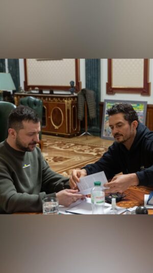 Orlando Bloom Instagram - The war is destroying the childhood of Ukrainian children.

Thousands of schools in Ukraine have been damaged or completely destroyed. Almost 2.7 million Ukrainian schoolchildren are forced to study online or in a mixed format. About 1.5 million Ukrainian boys and girls are at risk of developing depression, anxiety and other psychological problems.

We all know what this aggression has brought and how full-scale the world’s efforts must be to stop it, to rebuild Ukraine after the war.

During the meeting, we discussed humanitarian aid projects, issues of reconstruction focused specifically on the interests of children. @unicef and our teams will work in several directions, bring victory closer and return a happy childhood to Ukrainian children.

——

Війна руйнує дитинство українських дітей. 

Тисячі шкіл в Україні пошкоджені або повністю зруйновані. Майже 2,7 млн українських школярів змушені навчатися онлайн чи у змішаному форматі. Близько 1,5 млн українських хлопців і дівчат мають ризик розвитку депресії, тривожних станів та інших психологічних проблем.

Ми всі знаємо, що принесла ця агресія і наскільки повномасштабними мають бути зусилля світу, щоб її зупинити, щоб відновити Україну після війни.

Під час зустрічі ми обговорили проекти гуманітарної допомоги, питання відбудови, орієнтовані саме на інтереси дітей. @unicef і наші команди будуть працювати над кількома напрямками, наближати перемогу і повертати українським дітям щасливе дитинство.