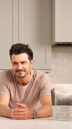 Orlando Bloom Instagram - After meeting 5 years ago and many tasty protein shakes later, we’re excited to be working together 🌱💪🌎 @orlandobloom @formnutrition ⁠
•⁠⁠⁠
Here with @damiansoong talking more about the partnership. #FindForm⁠