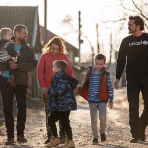 Orlando Bloom Instagram - How does a parent find the words to comfort a child during a war? 

What can you say to make them feel safe, as hostilities continue unabated? 

What do you do to protect them?

Last year, I visited Moldova and met with children and families who fled the brutal war in Ukraine.

I spoke with mothers - and the fear and uncertainty they were feeling were so palpable.

I spoke with children, many of who didn’t understand what a war is, and why they had to leave everything behind - their homes, their schools, their friends and even their loved ones.

As families crossed the border, they were desperately looking for some respite, and a safe place for their children.

@unicef teams were ready to provide them with lifesaving assistance, including psychosocial support.

The war in Ukraine has robbed children of many things - birthdays, education, time spent with family and friends - but we cannot let it steal their futures.

That’s why @unicef will continue to stay and deliver for the children of Ukraine, and to call for an end to the war. Because more than anything, the children of Ukraine need peace - now.

© UNICEF/Tremeau