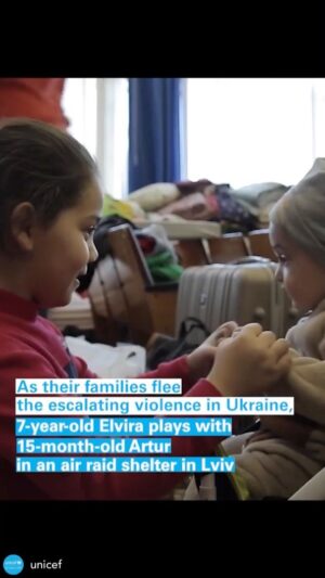 Orlando Bloom Instagram - Elvira, 7, doesn't know what country she's going to, but she knows she doesn't want to leave.

As conflict forces hundreds of thousands of people to flee in #Ukraine, children need your support now. Link in bio.

RP: @unicef