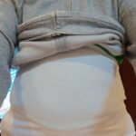 Osamu Suzuki Instagram - おすすめの腹巻きを買ってつけてみたら、妻の妊娠中のお腹みたいな感じになり、勝手にあのころを思い出す。