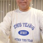 Osamu Suzuki Instagram - 今日着てたトレーナー。 書いてある英語の意味、わかりますか？